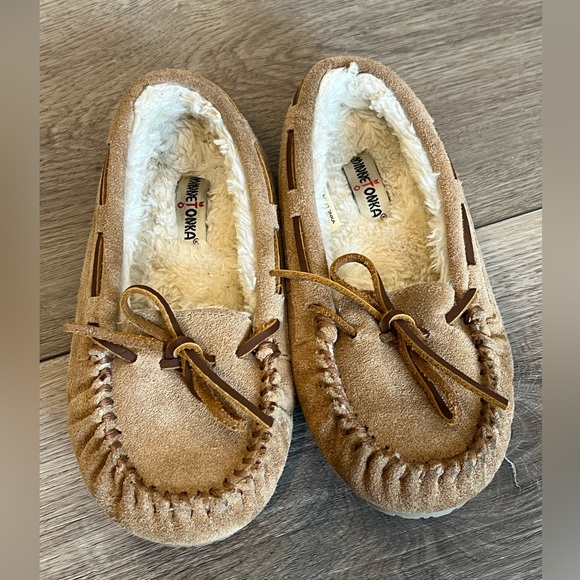 Minnetonka Kids’ Cassie Moccasin Slipper - Picture 2 of 10